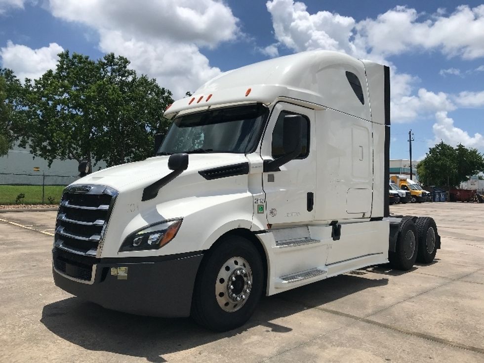 Sleeper Tractor-Heavy Duty Tractors-Freightliner-2020-T12664ST-Houston-TX-581,462\n\t\tmiles-$ 59,000 - Image 3