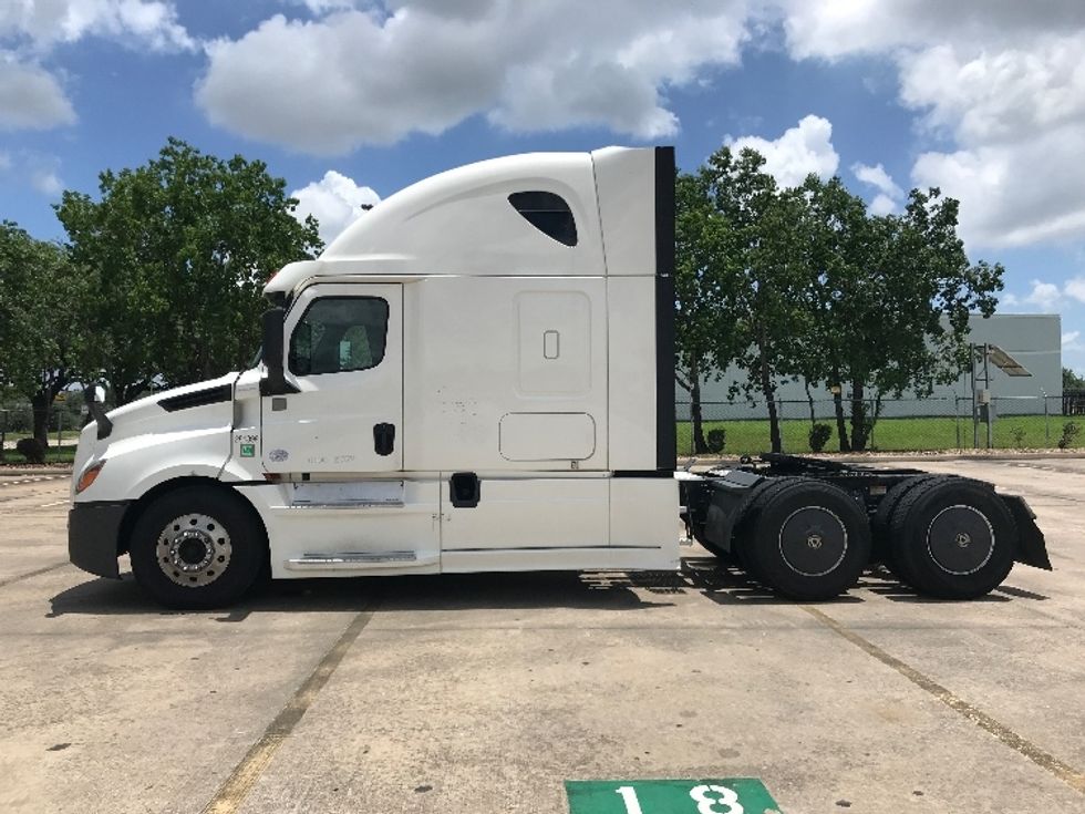 Sleeper Tractor-Heavy Duty Tractors-Freightliner-2020-T12664ST-Houston-TX-581,462\n\t\tmiles-$ 59,000 - Image 4