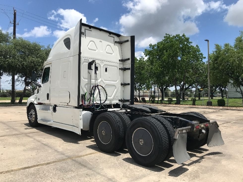 Sleeper Tractor-Heavy Duty Tractors-Freightliner-2020-T12664ST-Houston-TX-581,462\n\t\tmiles-$ 59,000 - Image 5