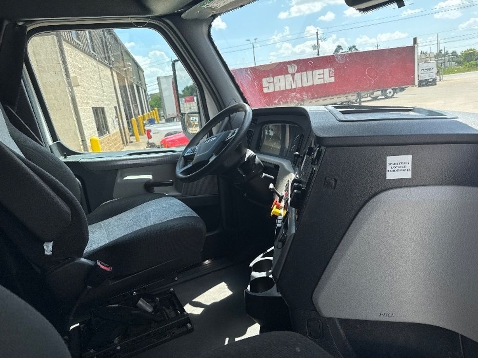 Sleeper Tractor-Heavy Duty Tractors-Freightliner-2020-T12664ST-Houston-TX-616,696\n\t\tmiles-$ 55,250 - Image 15