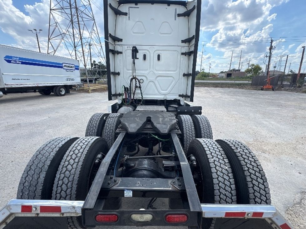 Sleeper Tractor-Heavy Duty Tractors-Freightliner-2020-T12664ST-Houston-TX-616,696\n\t\tmiles-$ 55,250 - Image 6