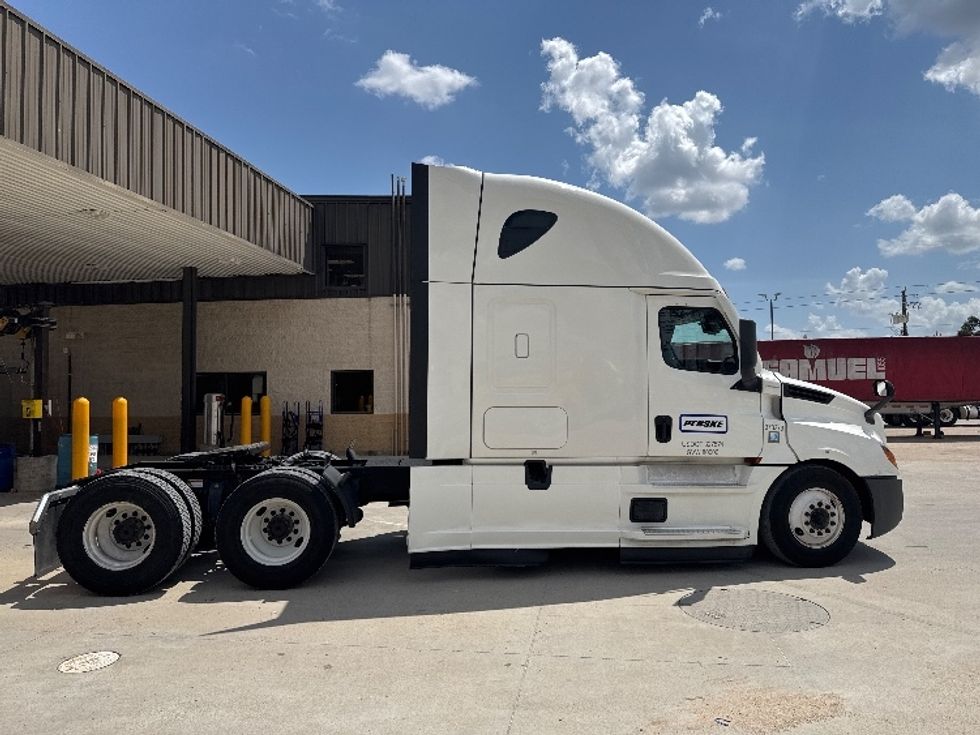 Sleeper Tractor-Heavy Duty Tractors-Freightliner-2020-T12664ST-Houston-TX-616,696\n\t\tmiles-$ 55,250 - Image 8