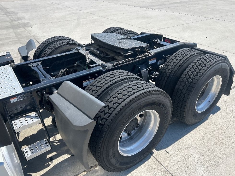 Sleeper Tractor-Heavy Duty Tractors-Freightliner-2020-T12664ST-Houston-TX-654,015\n\t\tmiles-$ 52,500 - Image 22