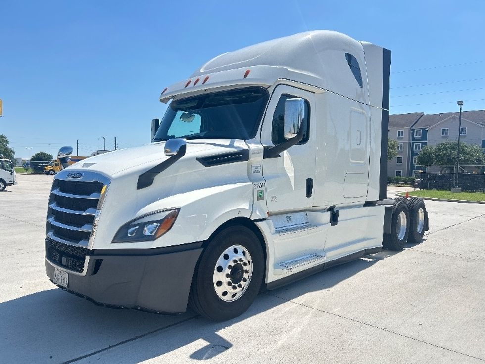 Sleeper Tractor-Heavy Duty Tractors-Freightliner-2020-T12664ST-Houston-TX-654,015\n\t\tmiles-$ 52,500 - Image 3