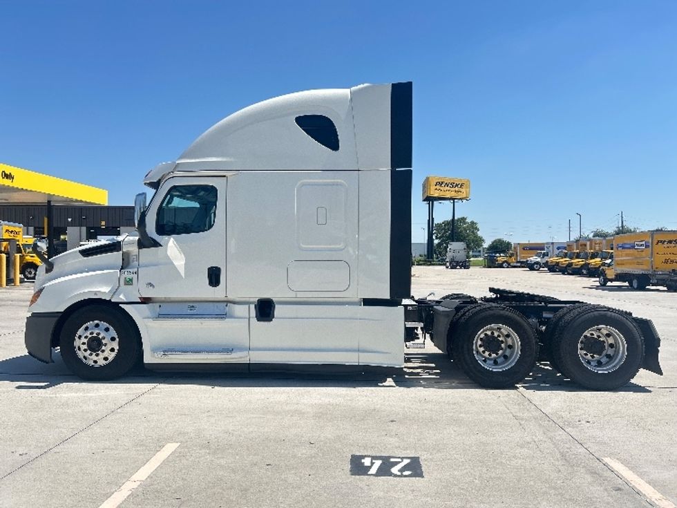 Sleeper Tractor-Heavy Duty Tractors-Freightliner-2020-T12664ST-Houston-TX-654,015\n\t\tmiles-$ 52,500 - Image 4