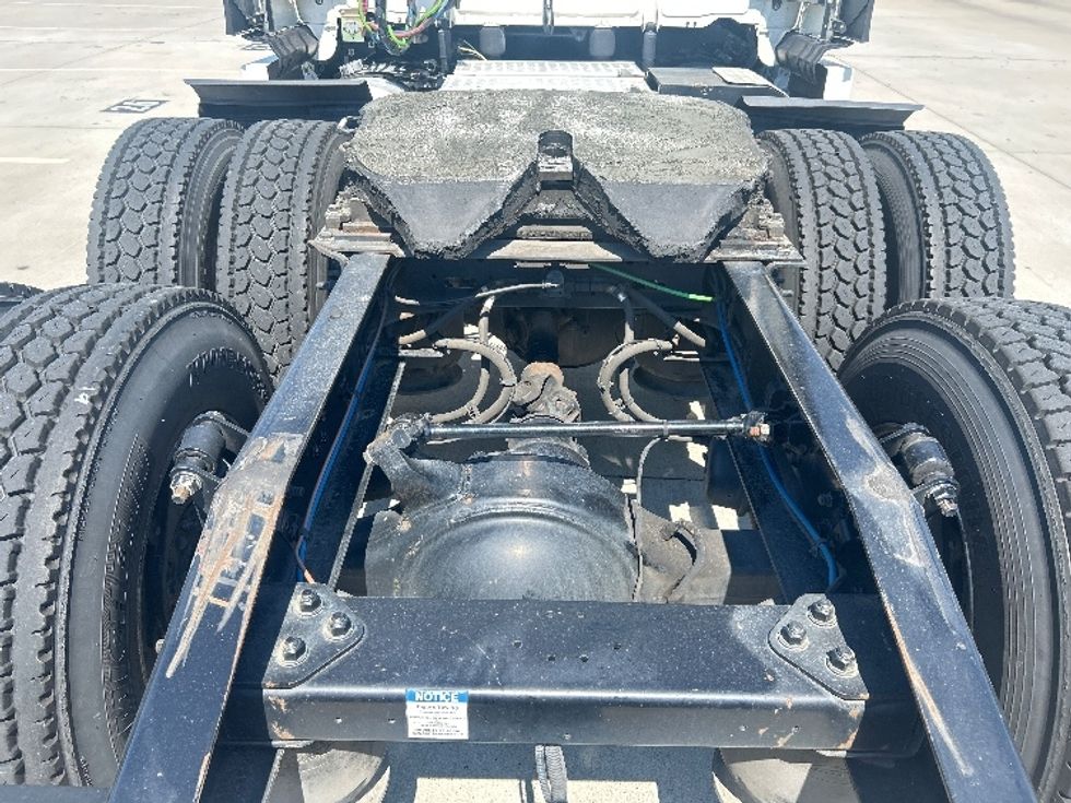 Sleeper Tractor-Heavy Duty Tractors-Freightliner-2020-T12664ST-Houston-TX-654,015\n\t\tmiles-$ 52,500 - Image 6