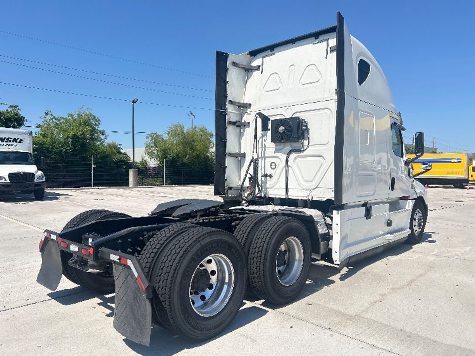 Sleeper Tractor-Heavy Duty Tractors-Freightliner-2020-T12664ST-Houston-TX-654,015\n\t\tmiles-$ 52,500 - Image 7