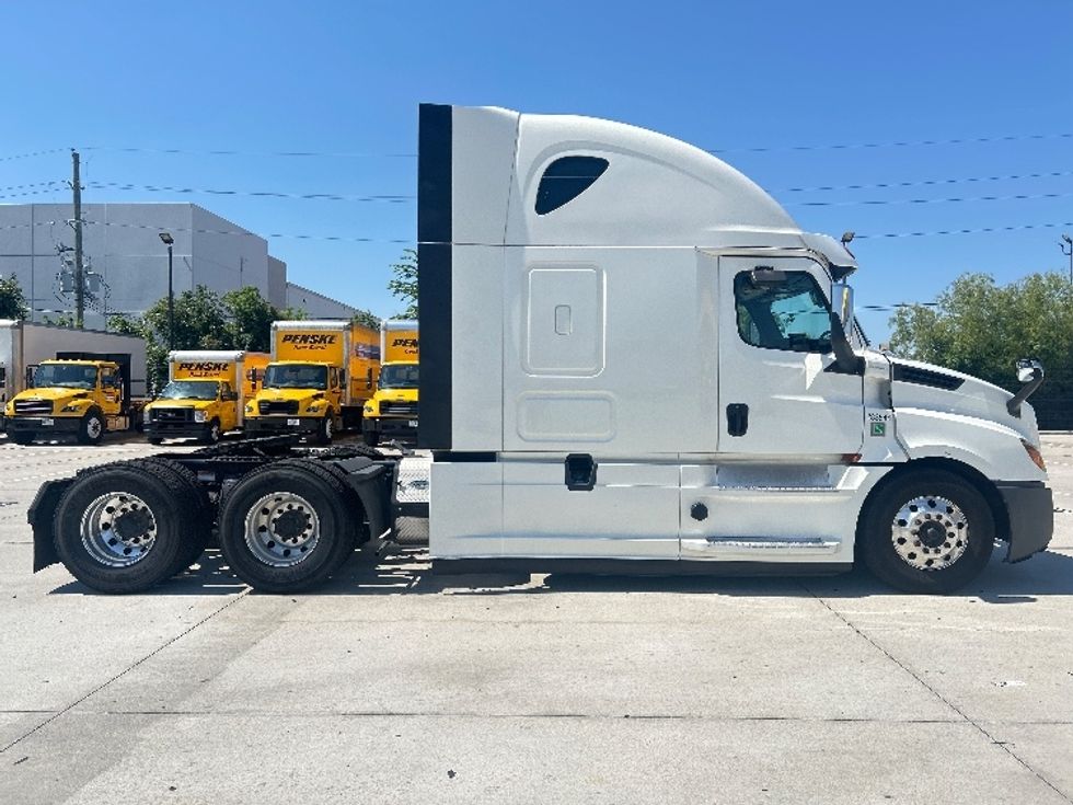 Sleeper Tractor-Heavy Duty Tractors-Freightliner-2020-T12664ST-Houston-TX-654,015\n\t\tmiles-$ 52,500 - Image 8