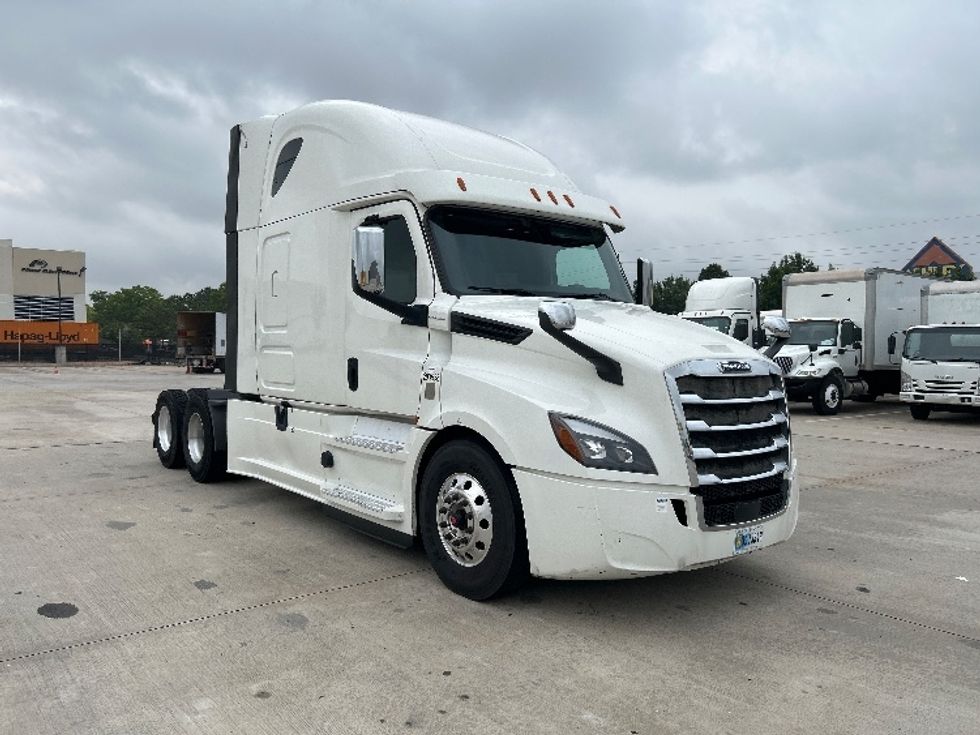 Sleeper Tractor-Heavy Duty Tractors-Freightliner-2020-T12664ST-Houston-TX-678,858\n\t\tmiles-$ 47,500 - Image 1