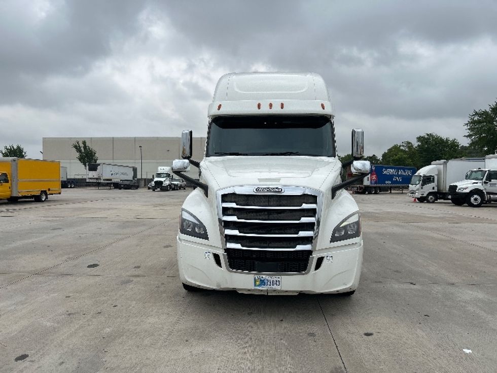 Sleeper Tractor-Heavy Duty Tractors-Freightliner-2020-T12664ST-Houston-TX-678,858\n\t\tmiles-$ 47,500 - Image 2