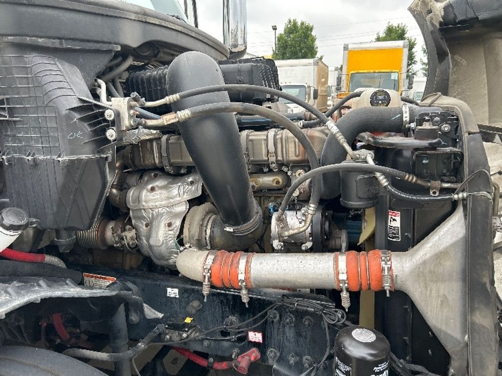 Sleeper Tractor-Heavy Duty Tractors-Freightliner-2020-T12664ST-Houston-TX-678,858\n\t\tmiles-$ 47,500 - Image 20