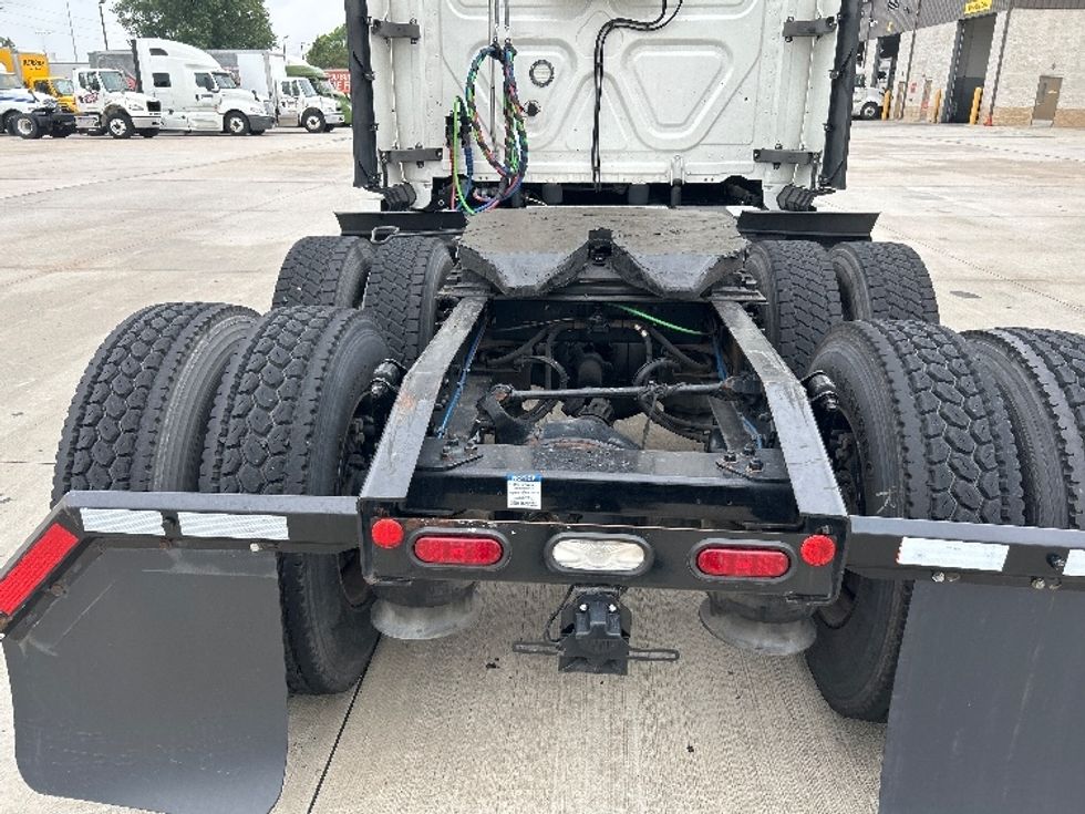 Sleeper Tractor-Heavy Duty Tractors-Freightliner-2020-T12664ST-Houston-TX-678,858\n\t\tmiles-$ 47,500 - Image 6