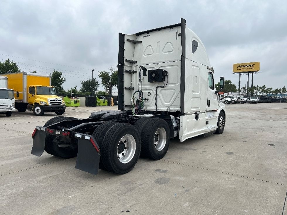 Sleeper Tractor-Heavy Duty Tractors-Freightliner-2020-T12664ST-Houston-TX-678,858\n\t\tmiles-$ 47,500 - Image 7