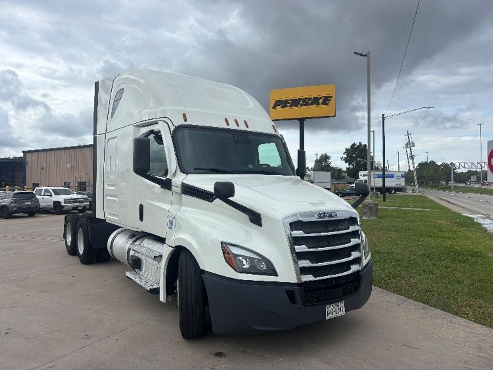 Sleeper Tractor-Heavy Duty Tractors-Freightliner-2020-T12664ST-Houston-TX-682,040\n\t\tmiles-$ 50,750 - Image 1