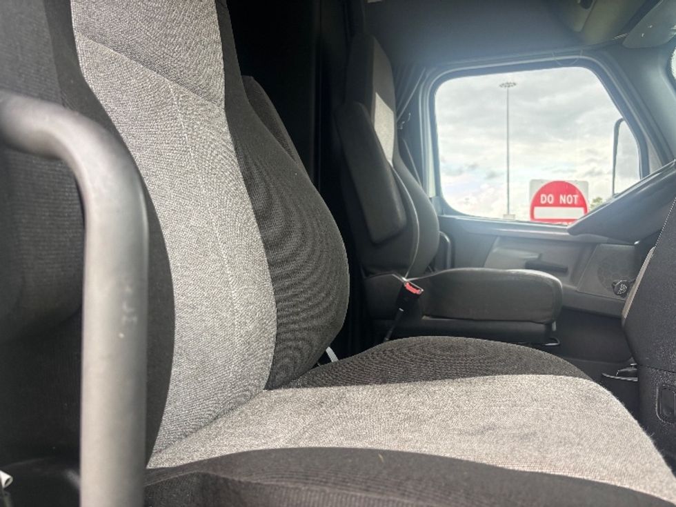 Sleeper Tractor-Heavy Duty Tractors-Freightliner-2020-T12664ST-Houston-TX-682,040\n\t\tmiles-$ 50,750 - Image 12