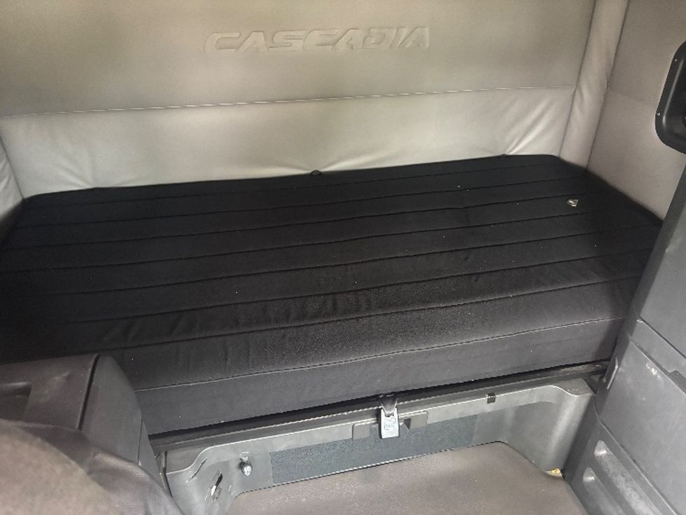 Sleeper Tractor-Heavy Duty Tractors-Freightliner-2020-T12664ST-Houston-TX-682,040\n\t\tmiles-$ 50,750 - Image 14