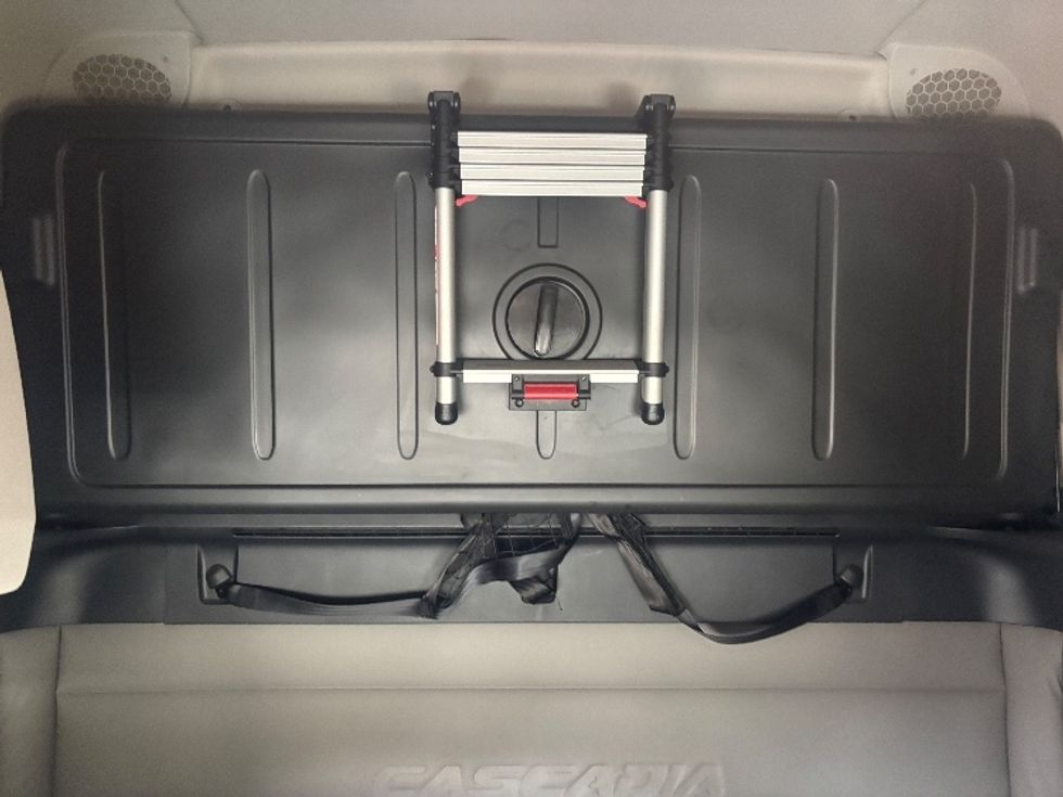 Sleeper Tractor-Heavy Duty Tractors-Freightliner-2020-T12664ST-Houston-TX-682,040\n\t\tmiles-$ 50,750 - Image 15