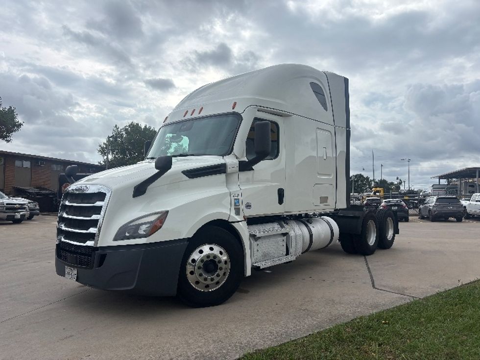 Sleeper Tractor-Heavy Duty Tractors-Freightliner-2020-T12664ST-Houston-TX-682,040\n\t\tmiles-$ 50,750 - Image 3