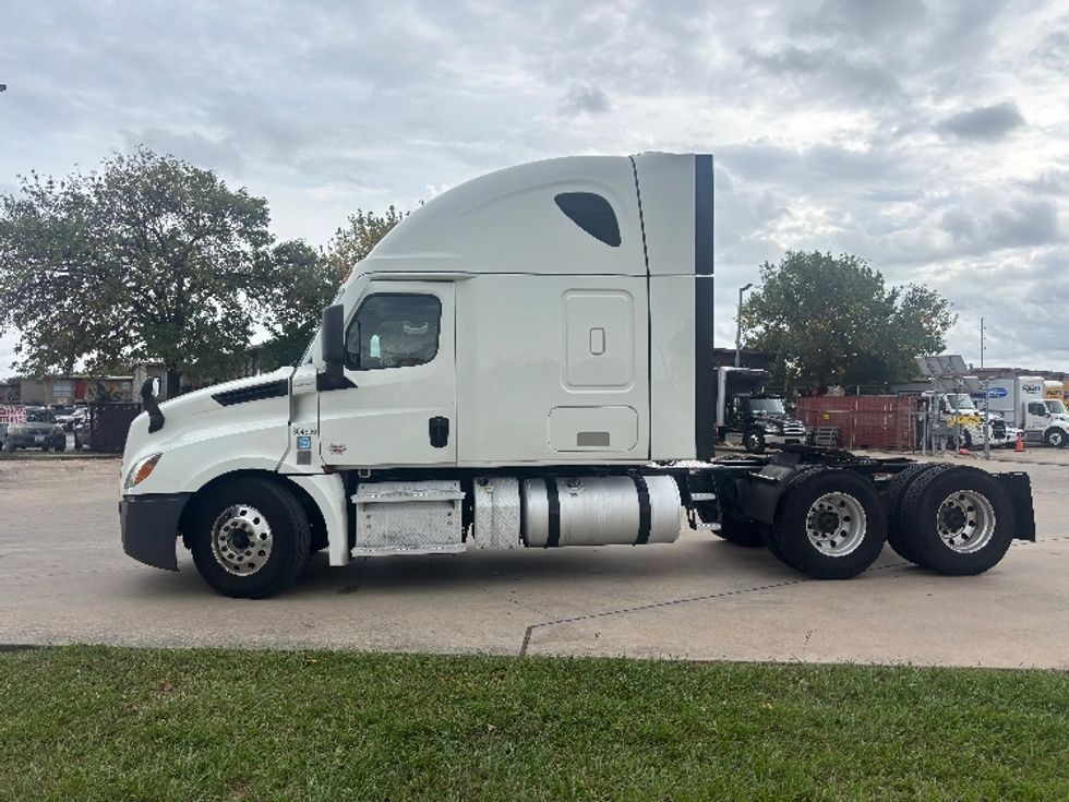 Sleeper Tractor-Heavy Duty Tractors-Freightliner-2020-T12664ST-Houston-TX-682,040\n\t\tmiles-$ 50,750 - Image 4
