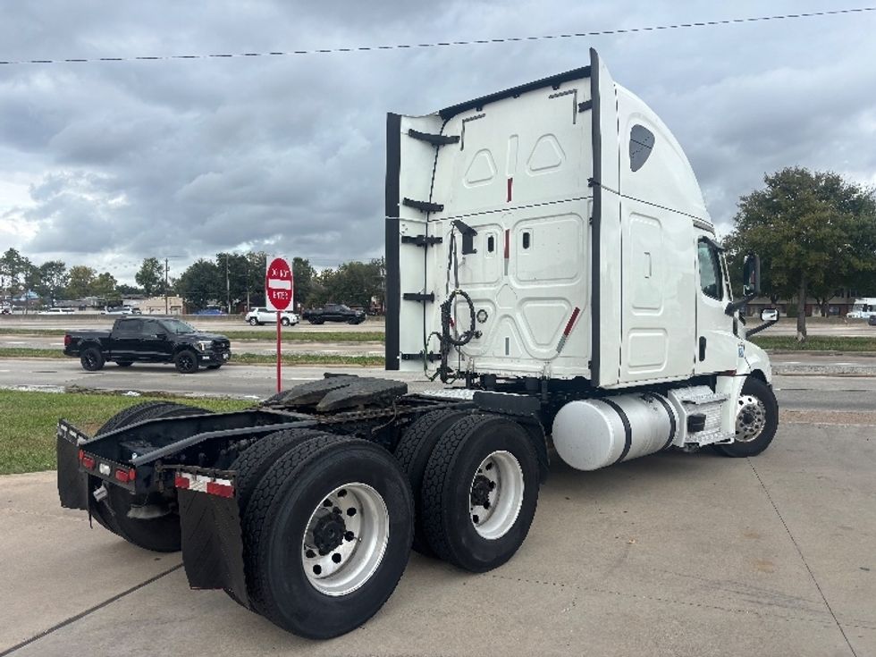 Sleeper Tractor-Heavy Duty Tractors-Freightliner-2020-T12664ST-Houston-TX-682,040\n\t\tmiles-$ 50,750 - Image 7