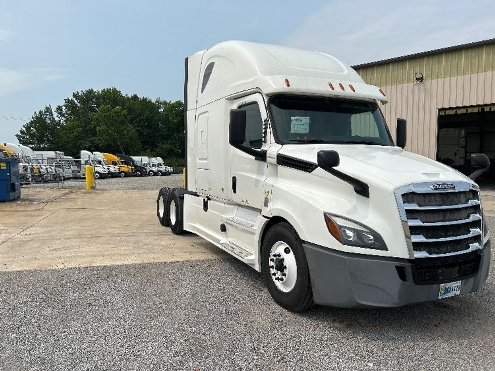 Sleeper Tractor-Heavy Duty Tractors-Freightliner-2020-T12664ST-Hueytown-AL-407,326\n\t\tmiles-$ 72,500 - Image 1