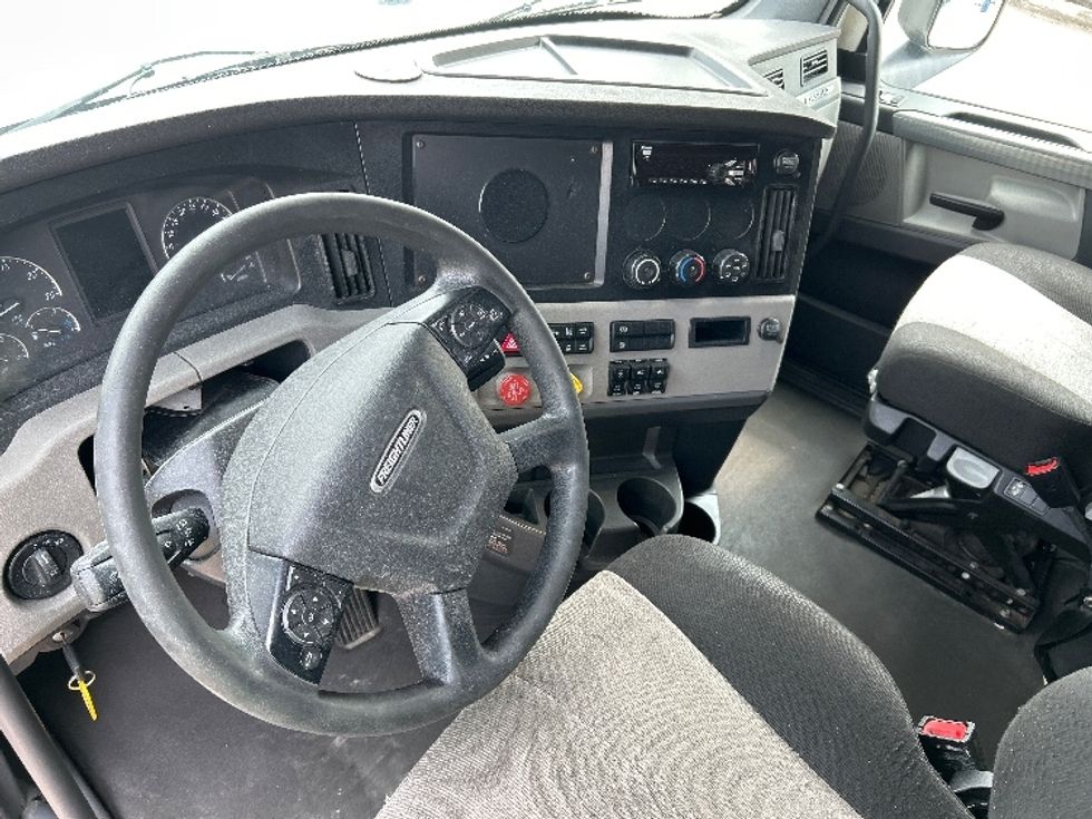 Sleeper Tractor-Heavy Duty Tractors-Freightliner-2020-T12664ST-Hueytown-AL-407,326\n\t\tmiles-$ 72,500 - Image 10