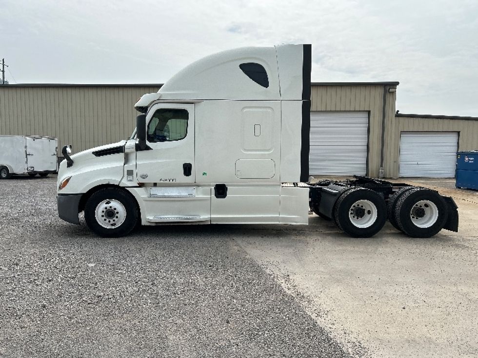 Sleeper Tractor-Heavy Duty Tractors-Freightliner-2020-T12664ST-Hueytown-AL-407,326\n\t\tmiles-$ 72,500 - Image 4
