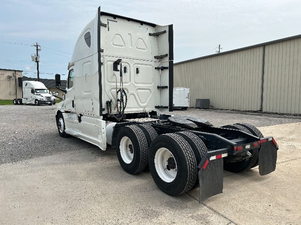 Sleeper Tractor-Heavy Duty Tractors-Freightliner-2020-T12664ST-Hueytown-AL-407,326\n\t\tmiles-$ 72,500 - Image 5