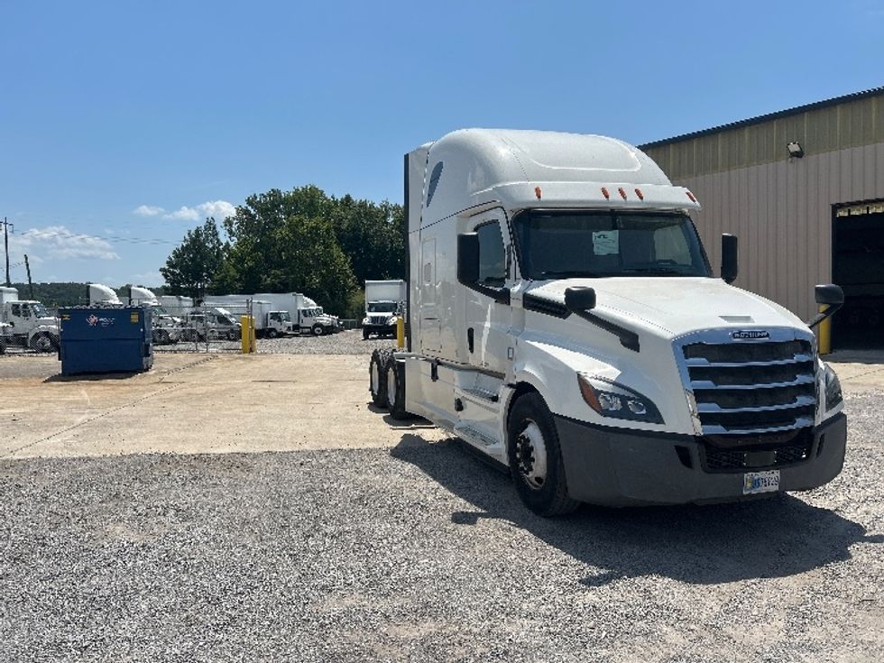 Sleeper Tractor-Heavy Duty Tractors-Freightliner-2020-T12664ST-Hueytown-AL-437,773\n\t\tmiles-$ 73,500 - Image 1