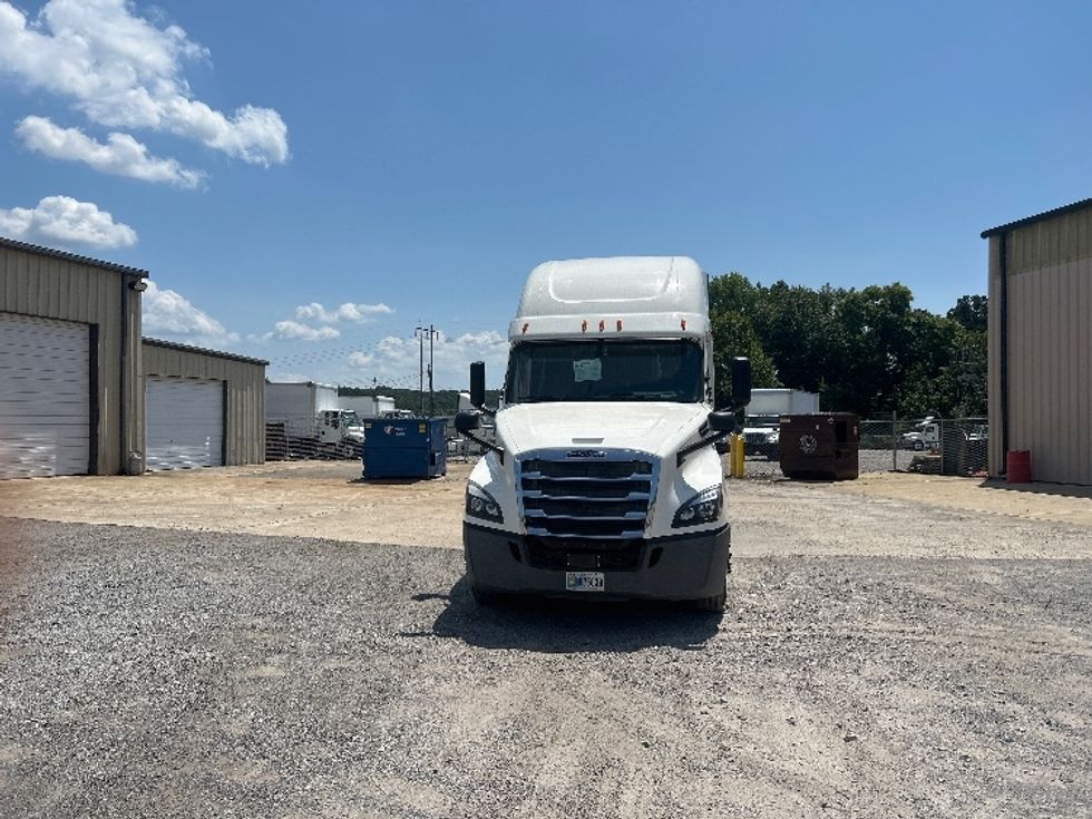 Sleeper Tractor-Heavy Duty Tractors-Freightliner-2020-T12664ST-Hueytown-AL-437,773\n\t\tmiles-$ 73,500 - Image 2
