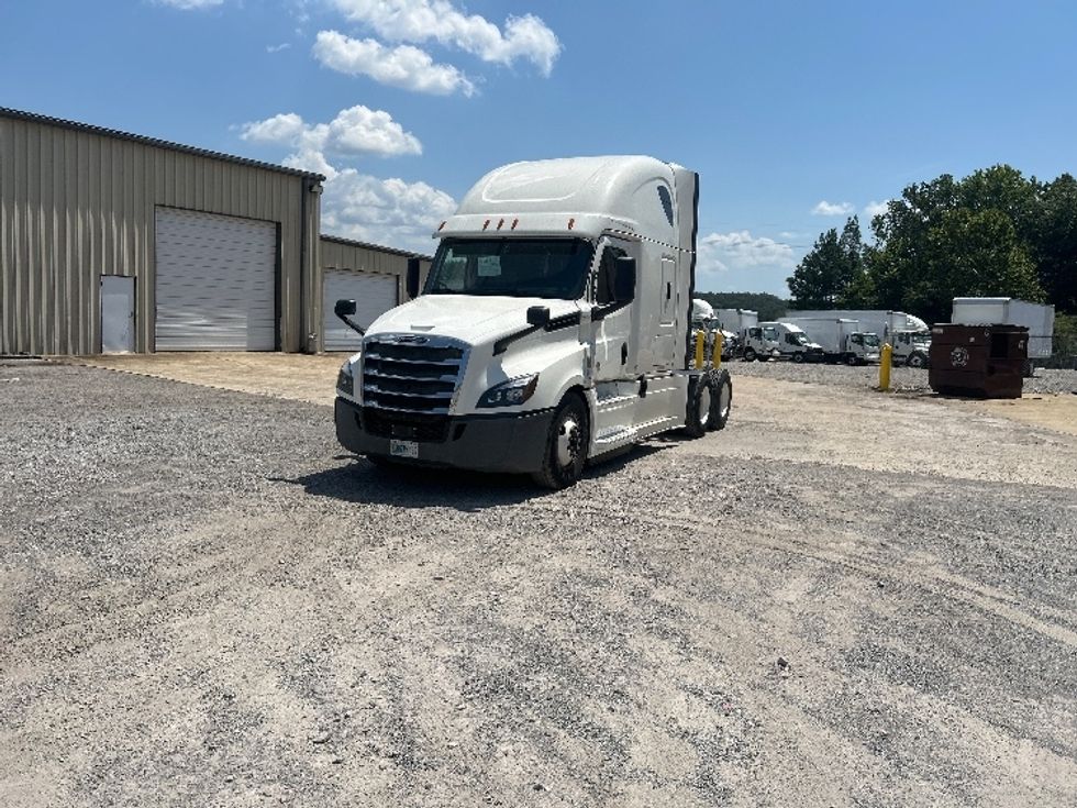 Sleeper Tractor-Heavy Duty Tractors-Freightliner-2020-T12664ST-Hueytown-AL-437,773\n\t\tmiles-$ 73,500 - Image 3