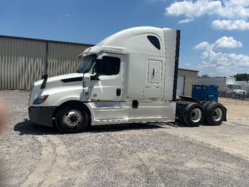 Sleeper Tractor-Heavy Duty Tractors-Freightliner-2020-T12664ST-Hueytown-AL-437,773\n\t\tmiles-$ 73,500 - Image 4
