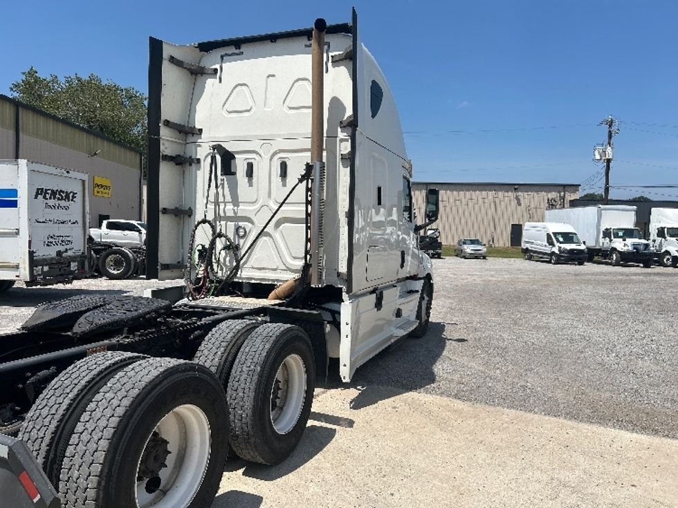 Sleeper Tractor-Heavy Duty Tractors-Freightliner-2020-T12664ST-Hueytown-AL-437,773\n\t\tmiles-$ 73,500 - Image 7
