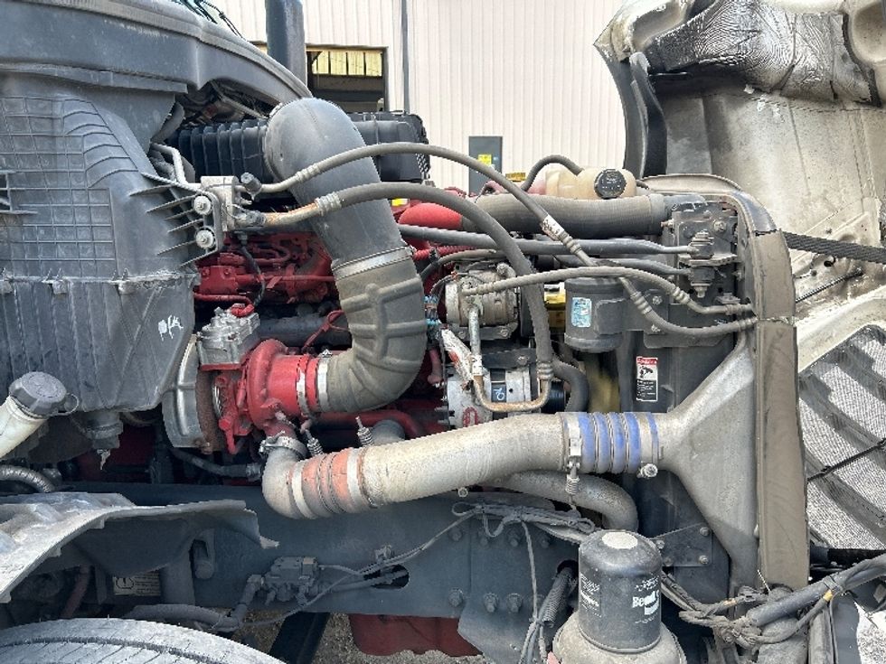 Sleeper Tractor-Heavy Duty Tractors-Freightliner-2020-T12664ST-Hueytown-AL-457,852\n\t\tmiles-$ 72,000 - Image 19