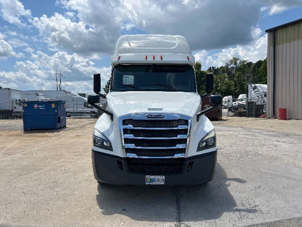 Sleeper Tractor-Heavy Duty Tractors-Freightliner-2020-T12664ST-Hueytown-AL-457,852\n\t\tmiles-$ 72,000 - Image 2