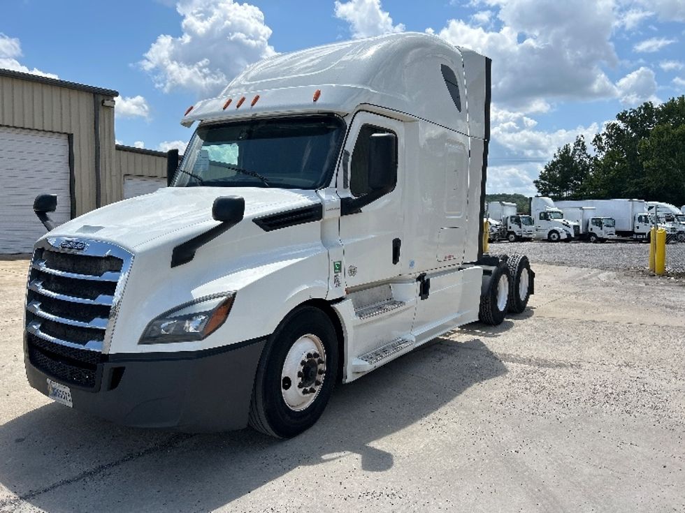 Sleeper Tractor-Heavy Duty Tractors-Freightliner-2020-T12664ST-Hueytown-AL-457,852\n\t\tmiles-$ 72,000 - Image 3
