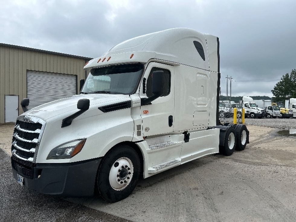 Sleeper Tractor-Heavy Duty Tractors-Freightliner-2020-T12664ST-Hueytown-AL-527,818\n\t\tmiles-$ 66,750 - Image 1