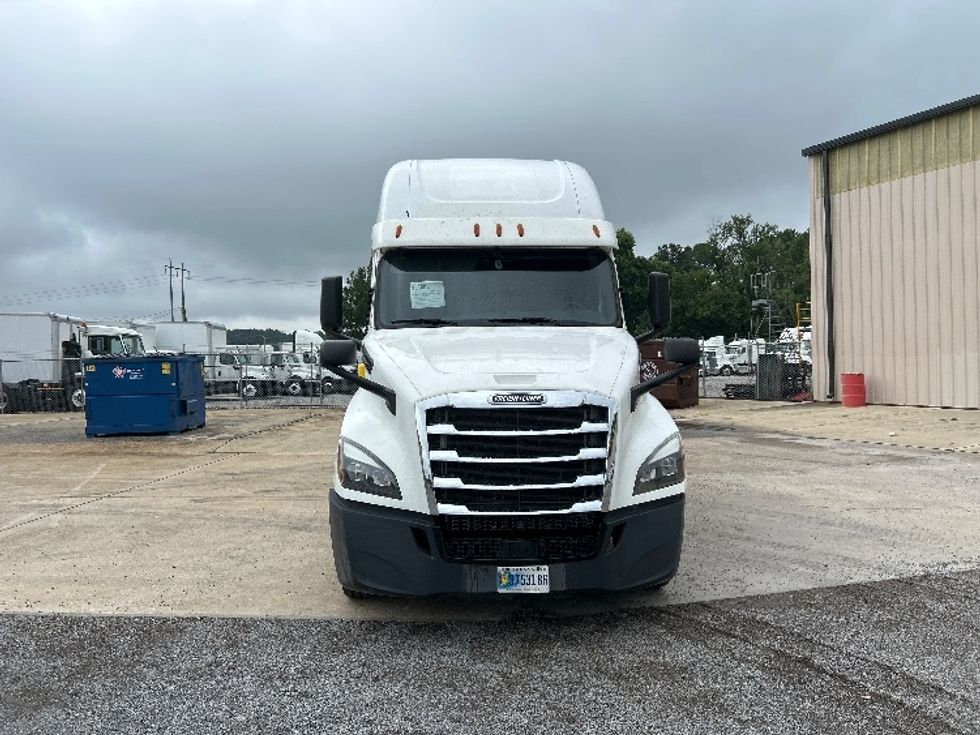 Sleeper Tractor-Heavy Duty Tractors-Freightliner-2020-T12664ST-Hueytown-AL-527,818\n\t\tmiles-$ 66,750 - Image 2