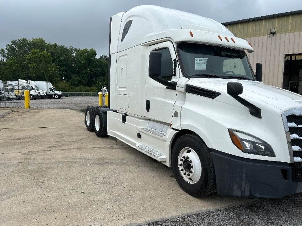 Sleeper Tractor-Heavy Duty Tractors-Freightliner-2020-T12664ST-Hueytown-AL-527,818\n\t\tmiles-$ 66,750 - Image 3