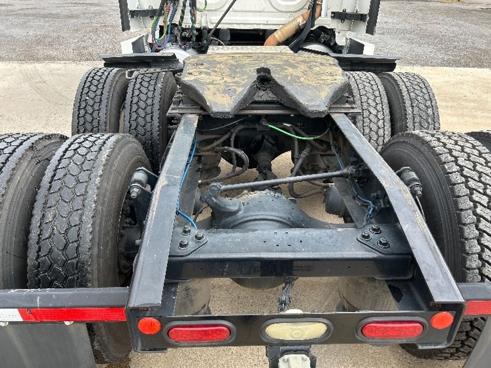 Sleeper Tractor-Heavy Duty Tractors-Freightliner-2020-T12664ST-Hueytown-AL-527,818\n\t\tmiles-$ 66,750 - Image 6