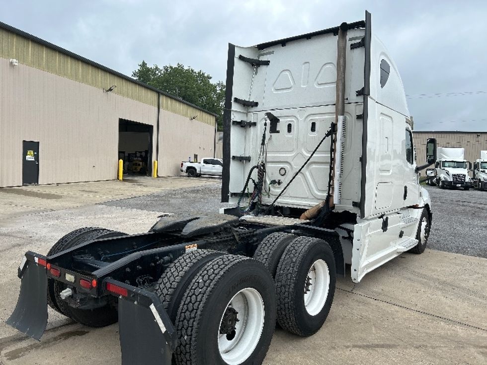 Sleeper Tractor-Heavy Duty Tractors-Freightliner-2020-T12664ST-Hueytown-AL-527,818\n\t\tmiles-$ 66,750 - Image 7