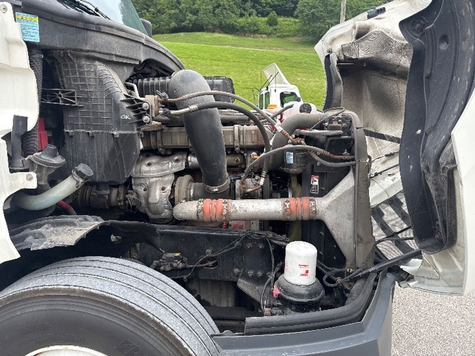 Sleeper Tractor-Heavy Duty Tractors-Freightliner-2020-T12664ST-Huntington-WV-510,383\n\t\tmiles-$ 58,000 - Image 19