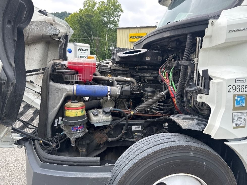 Sleeper Tractor-Heavy Duty Tractors-Freightliner-2020-T12664ST-Huntington-WV-510,383\n\t\tmiles-$ 58,000 - Image 20