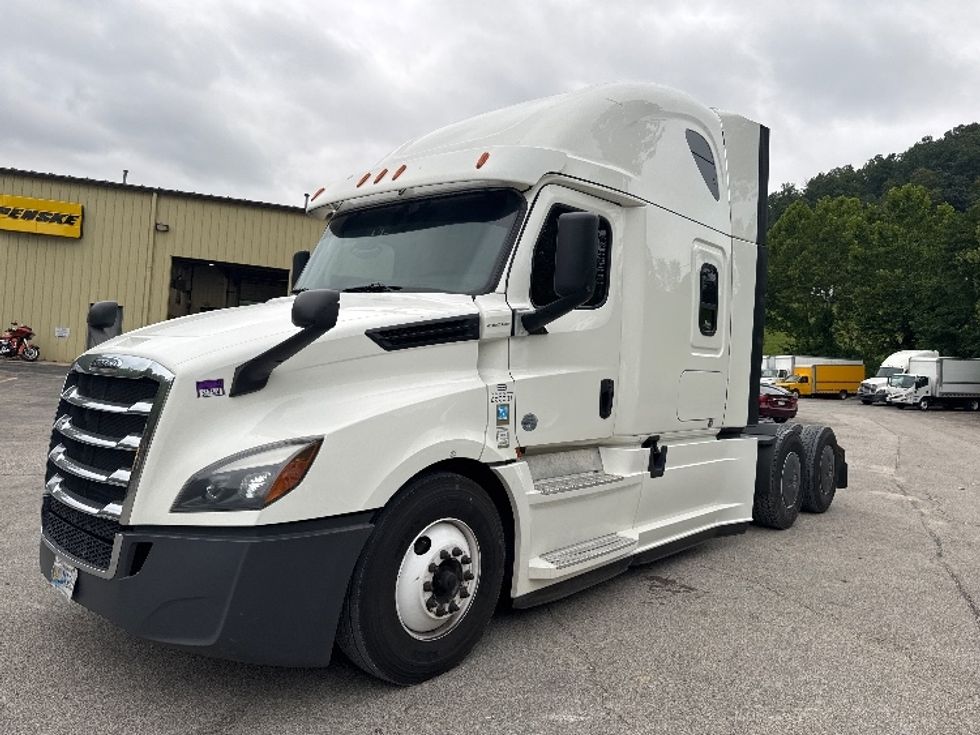 Sleeper Tractor-Heavy Duty Tractors-Freightliner-2020-T12664ST-Huntington-WV-510,383\n\t\tmiles-$ 58,000 - Image 3