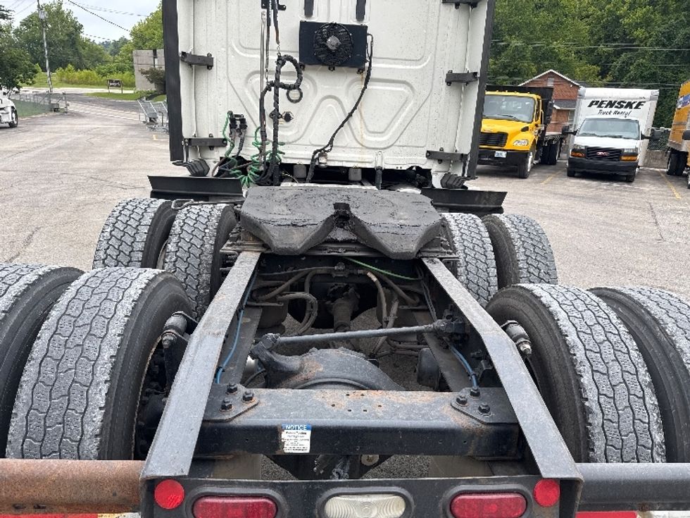 Sleeper Tractor-Heavy Duty Tractors-Freightliner-2020-T12664ST-Huntington-WV-510,383\n\t\tmiles-$ 58,000 - Image 6