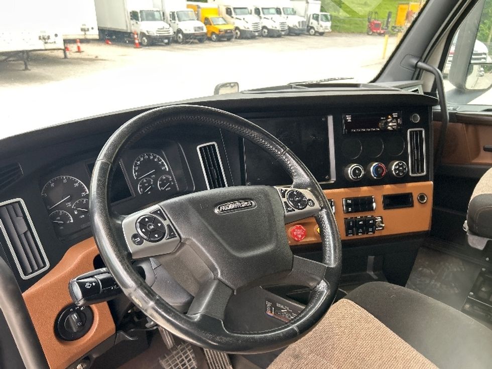 Sleeper Tractor-Heavy Duty Tractors-Freightliner-2020-T12664ST-Huntington-WV-533,797\n\t\tmiles-$ 57,000 - Image 11