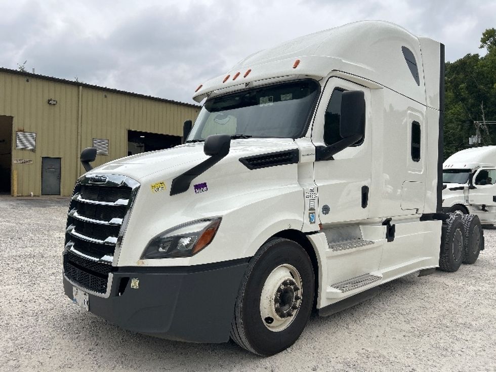 Sleeper Tractor-Heavy Duty Tractors-Freightliner-2020-T12664ST-Huntington-WV-533,797\n\t\tmiles-$ 57,000 - Image 3