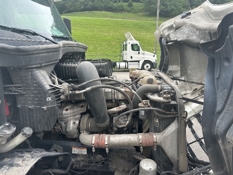 Sleeper Tractor-Heavy Duty Tractors-Freightliner-2020-T12664ST-Huntington-WV-538,037\n\t\tmiles-$ 56,750 - Image 20