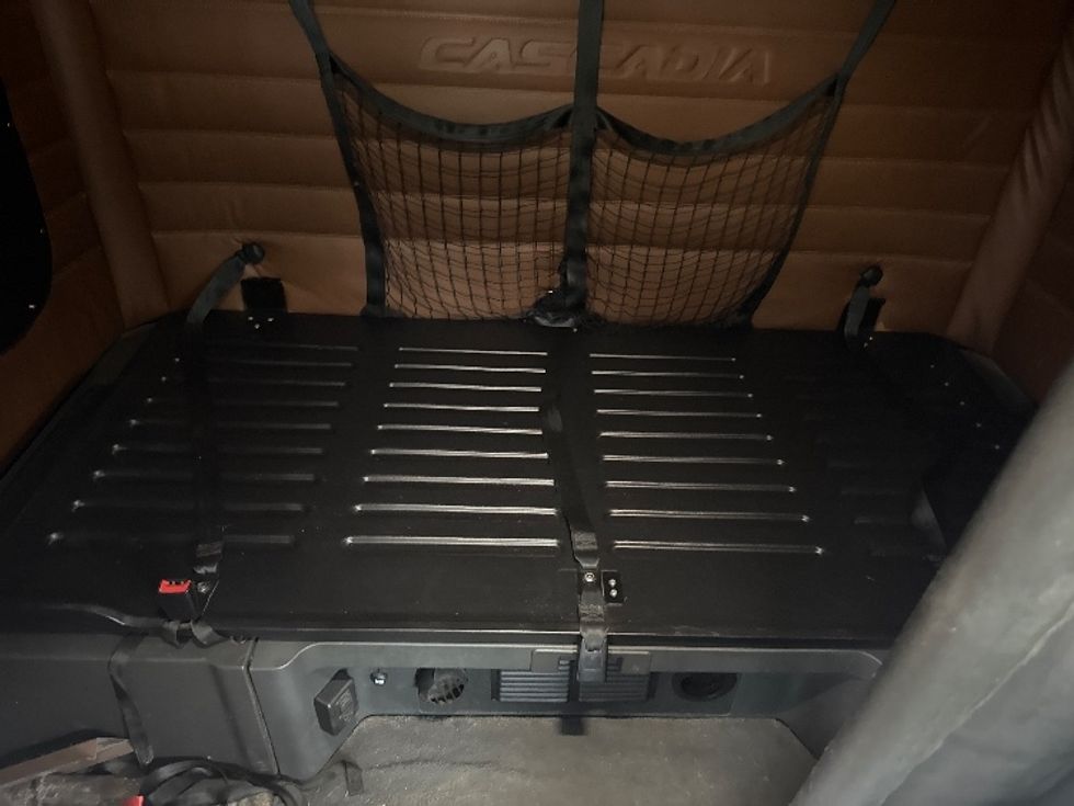 Sleeper Tractor-Heavy Duty Tractors-Freightliner-2020-T12664ST-Huntington-WV-563,314\n\t\tmiles-$ 54,250 - Image 16