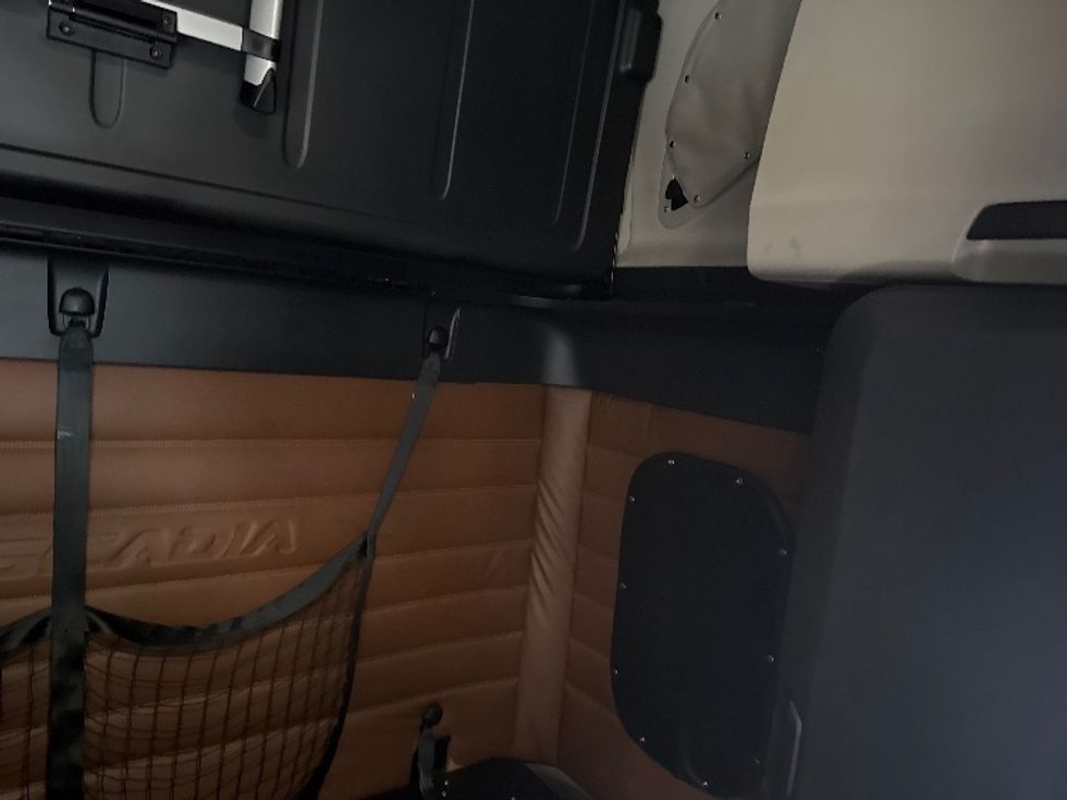 Sleeper Tractor-Heavy Duty Tractors-Freightliner-2020-T12664ST-Huntington-WV-563,314\n\t\tmiles-$ 54,250 - Image 17